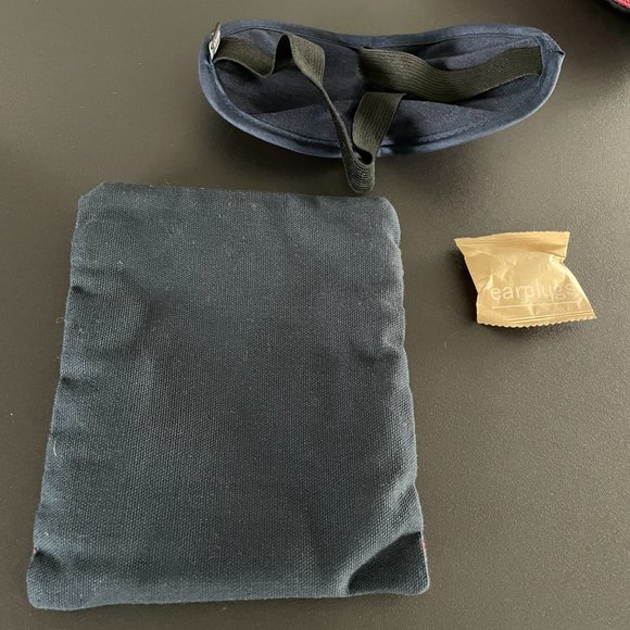 SOMEONE SOMEWHERE Delta Airline Premium Amenity Toiletry Kit Pouch With Eye Mask - Picture 2 of 4